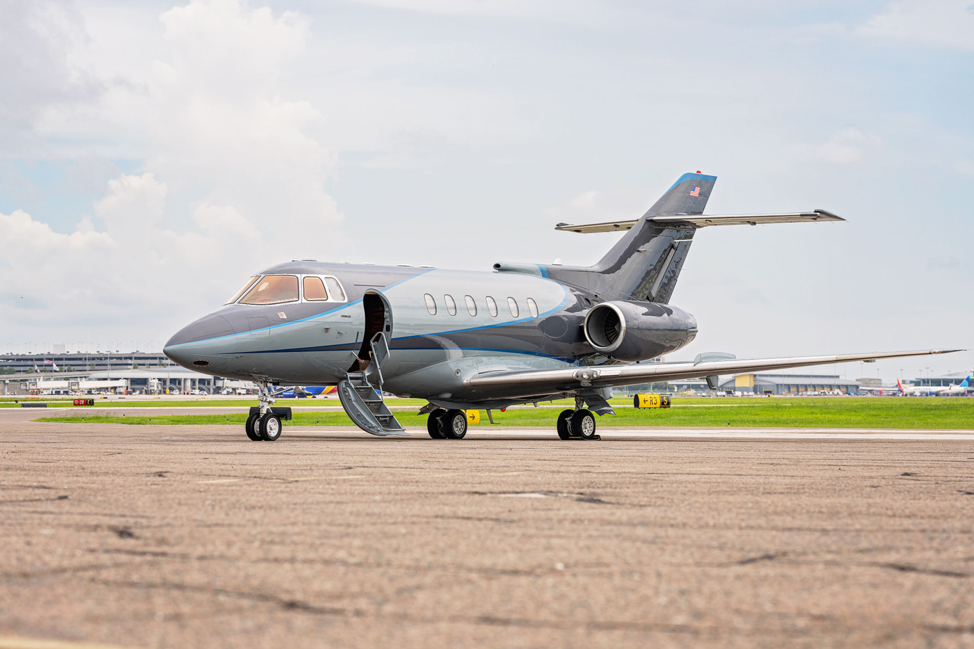 Hawker 800 - Image 1