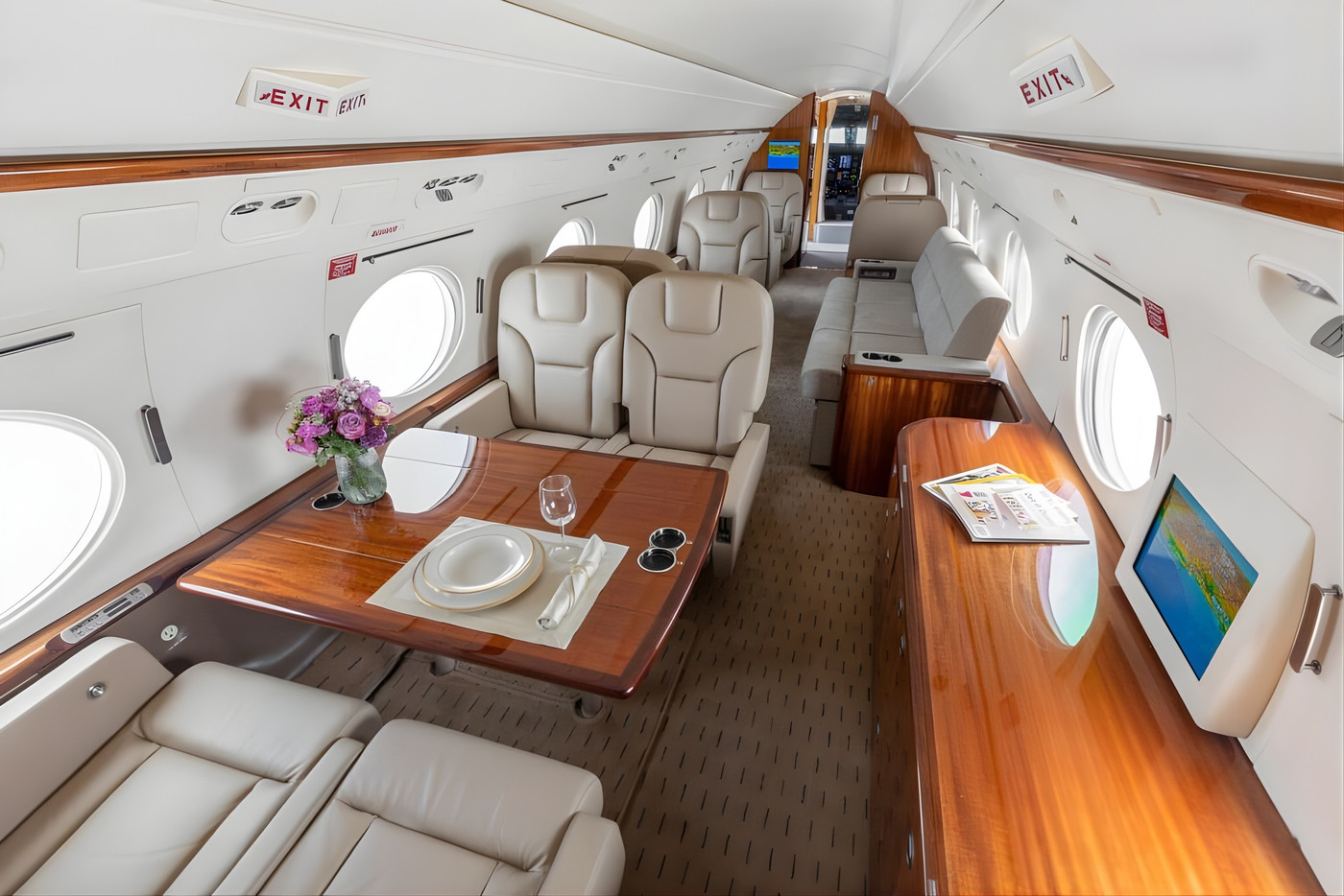 Gulfstream G-300 - Image 2
